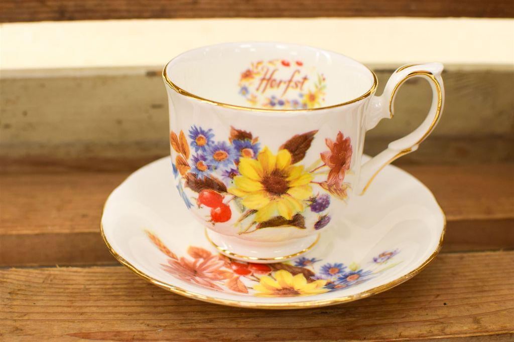 Duchess porseleinen kop en schotel 50113, Huis en Inrichting, Keuken | Servies, Gebruikt, Bord(en), Wedgwood, Aardewerk, Ophalen of Verzenden