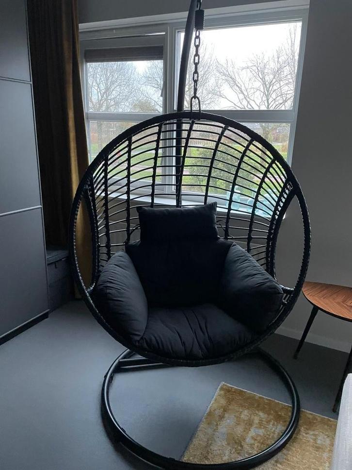 Hangstoel zwart, Huis en Inrichting, Stoelen, Zo goed als nieuw, Eén, Kunststof, Metaal, Zwart, Ophalen