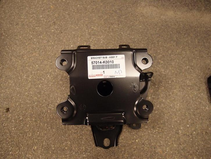 TOYOTA YARIS HYBRIDE BUMPERSTEUNEN SET FRONT  L + R, Auto-onderdelen, Overige Auto-onderdelen, Toyota, Nieuw, Herkomst onderdeel bekend