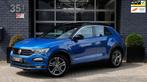 Volkswagen T-Roc 1.5 TSI Sport R-LINE ACC|VIRTUAL|PANO, Zwart, 150 pk, Blauw, Alcantara