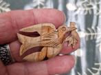 Houten Vredesduif Broche, Overige materialen, Gebruikt, Bruin, Minder dan 4 cm