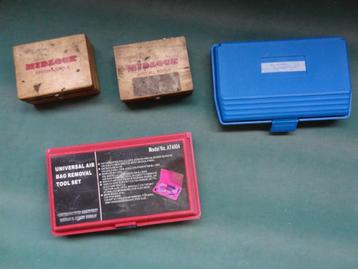 4 stuks monteur gereedschap sets beschikbaar voor biedingen