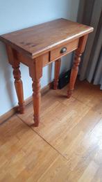 Houten tafeltje met lade, Ophalen