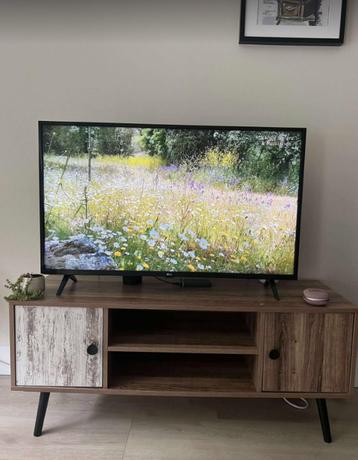 tv-kast beschikbaar voor biedingen