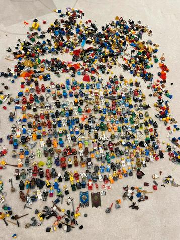 Lego poppetjes verzameling lego minifiguren, dieren etc. beschikbaar voor biedingen
