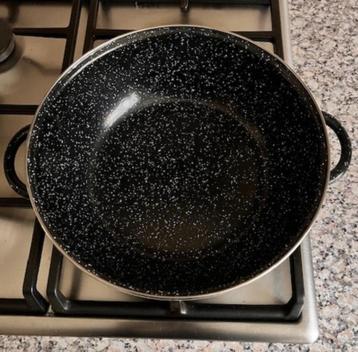 Gerimport wokpan pan 28 cm Inhoud 3 liter bijenwas zwart beschikbaar voor biedingen