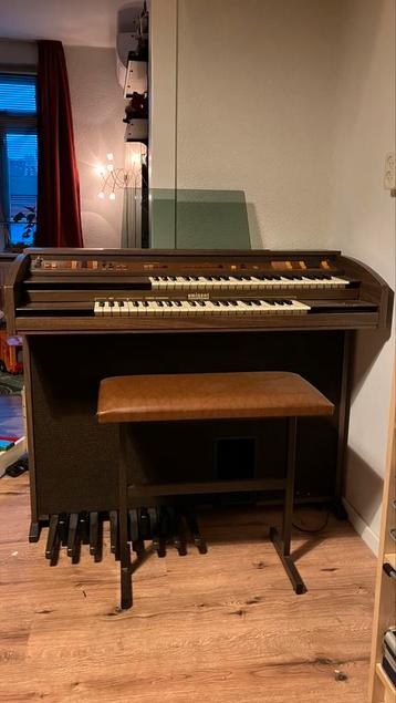 Vintage Eminent orgel beschikbaar voor biedingen