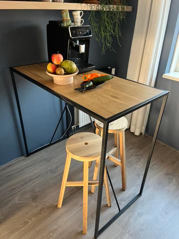 Hoge bartafel / eettafel, strak zwart met metalen frame beschikbaar voor biedingen