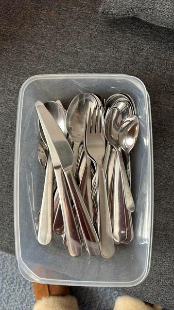 32 goede kwaliteit Ikea messen, forken, eetlepels theelepels beschikbaar voor biedingen