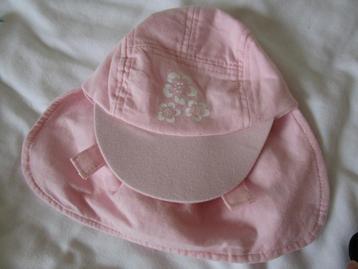 Roze pet met nekbescherming beschikbaar voor biedingen