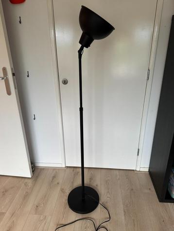 Ikea Hektar staande lamp beschikbaar voor biedingen