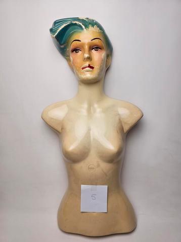Vintage Mannequin Buste Blauw Haar - Brocante Fashino no 5
 beschikbaar voor biedingen