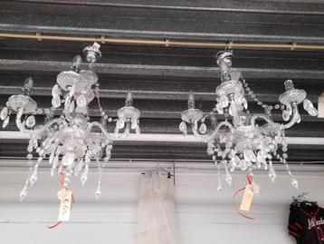 2 x dezelfde kroon luchters kunstof 65.00 p.s  beschikbaar voor biedingen
