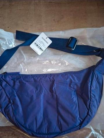 Nieuwe dames schoudertas met kaartjes beschikbaar voor biedingen