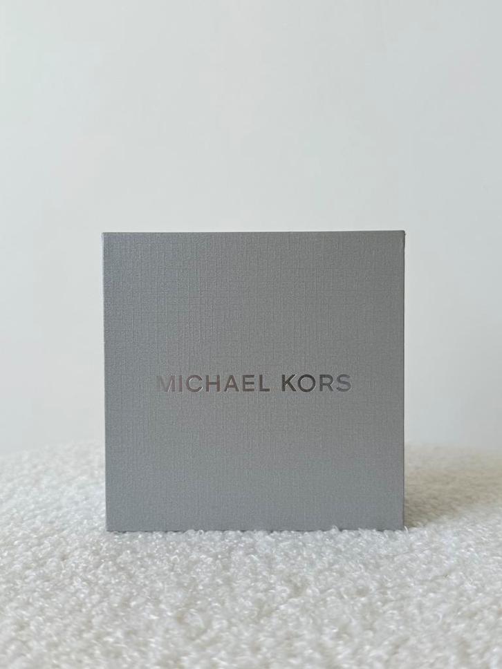 Michael Kors Ketting met MK Hanger - Zilver, Sieraden, Tassen en Uiterlijk, Kettingen, Nieuw, Zilver, Zilver, Met hanger, Ophalen of Verzenden