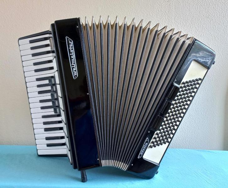 Weltmeister Stella 3 korig 96 bas te koop of te huur, Muziek en Instrumenten, Accordeons, Gebruikt, Weltmeister, Met koffer, Met riemen