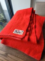 AaBee rode wollen deken, Huis en Inrichting, Woonaccessoires | Plaids en Woondekens, Gebruikt, Ophalen of Verzenden