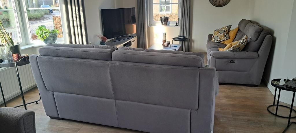 2x een 3 zits bank te koop. 50 euro per bank. 6 jaar oud, Huis en Inrichting, Banken | Bankstellen, Ophalen, Gebruikt, Klassiek