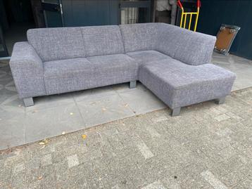 !!ACTIE!! Grijze hoekbank te koop, gratis levering beschikbaar voor biedingen