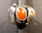 Navajo, native american zilveren ring met koraal,handgemaakt, Sieraden, Tassen en Uiterlijk, 18 tot 19, Gebruikt, Ophalen of Verzenden