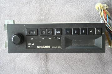 2, Mooie oude Autoradio van NISSAN 12 V-  beschikbaar voor biedingen