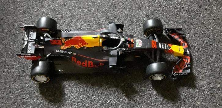 Formule 1 racewagen Max Verstappen schaal 1:24, Hobby en Vrije tijd, Modelauto's | 1:24, Zo goed als nieuw, Auto, Bburago, Ophalen of Verzenden