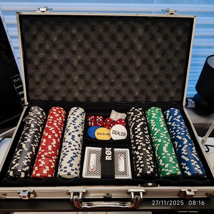 Complete Poker Set in Koffer, Hobby en Vrije tijd, Gezelschapsspellen | Bordspellen, Zo goed als nieuw, Drie of vier spelers, Vijf spelers of meer