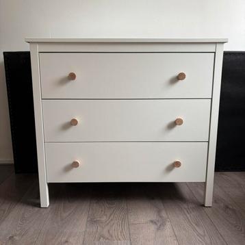 IKEA Koppang ladekast wit met houten greepjes beschikbaar voor biedingen