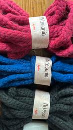 Bijzonder dik garen zwart blauw en Bordeaux van elk 1, Ophalen of Verzenden, Nieuw, Breien of Haken, Wol of Garen