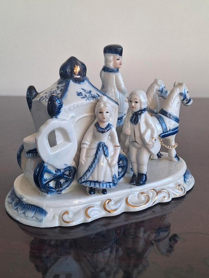 Porseleinen koets met figuren, Antiek en Kunst, Antiek | Keramiek en Aardewerk, Ophalen of Verzenden