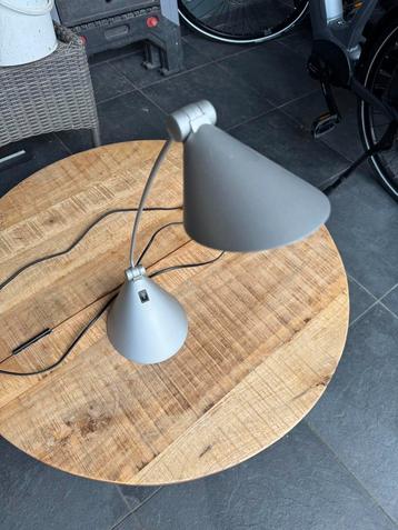 Schemerlamp beschikbaar voor biedingen