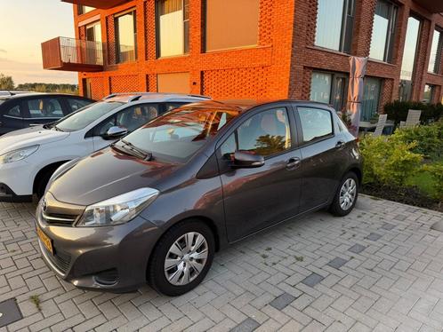 Toyota Yaris 1.3 Vvt-i 5-DRS CVT 2013 Grijs, Auto's, Toyota, Particulier, Yaris, Achteruitrijcamera, Airbags, Airconditioning