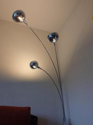 Zilverkleurige vloerlamp met 3 luchtpunten beschikbaar voor biedingen