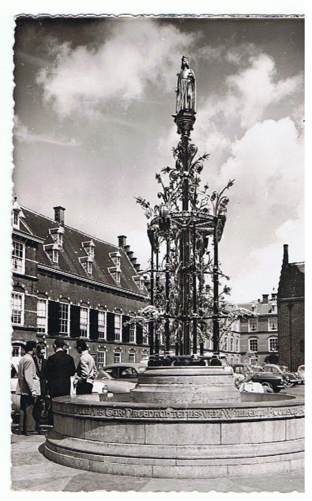Den Haag, Fontein Binnenhof - 1968, Verzamelen, Ansichtkaarten | Nederland, Gelopen, Zuid-Holland, 1960 tot 1980, Verzenden