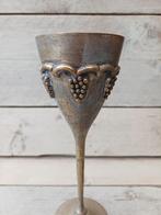 Antieke Kelk met Druivenmotief - Zilzer?, Antiek en Kunst, Ophalen of Verzenden, Brons
