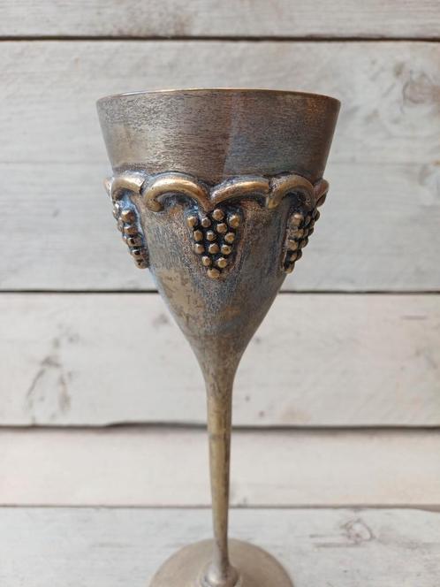 Antieke Kelk met Druivenmotief - Zilzer?, Antiek en Kunst, Antiek | Koper en Brons, Brons, Ophalen of Verzenden