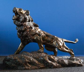 Bronzen leeuw
