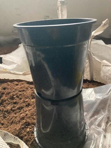 Plastic bloempotten(3000 stuks) teab beschikbaar voor biedingen