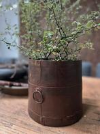 Oud roest ijzeren pot met houten deksel oosters india sober, Antiek en Kunst, Ophalen of Verzenden