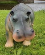 GEZOCHT  tuinbeeld polystone dwerg nijlpaard, zie foto, Ophalen of Verzenden, Kunststof, Dierenbeeld