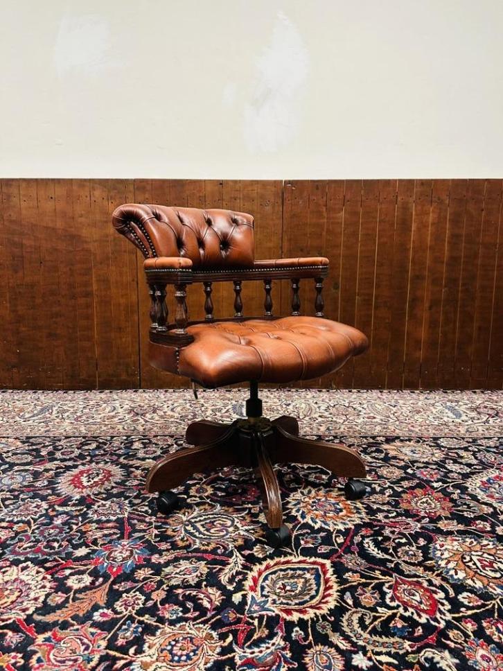 Engelse Chesterfield Captain Chair Bureaustoel, Antiek en Kunst, Antiek | Kantoor en Zakelijk, Ophalen