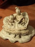 Vintage Porseleinen Beeldje: Moeder en Kind, Antiek en Kunst, Antiek | Porselein, Ophalen of Verzenden