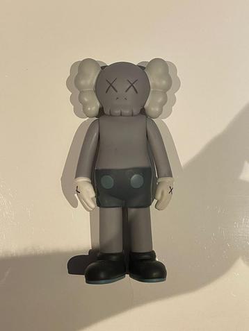 KAWS grijze figuur – zonder doos beschikbaar voor biedingen