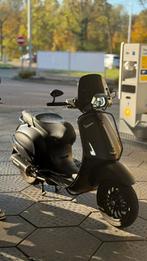 Vespa sprint - bomvol opties, Fietsen en Brommers, Scooters | Vespa, Ophalen, Overige modellen, Maximaal 45 km/u, Zo goed als nieuw