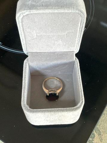 14K Gouden Ring met Granaat & Diamanten - Maat 55 beschikbaar voor biedingen