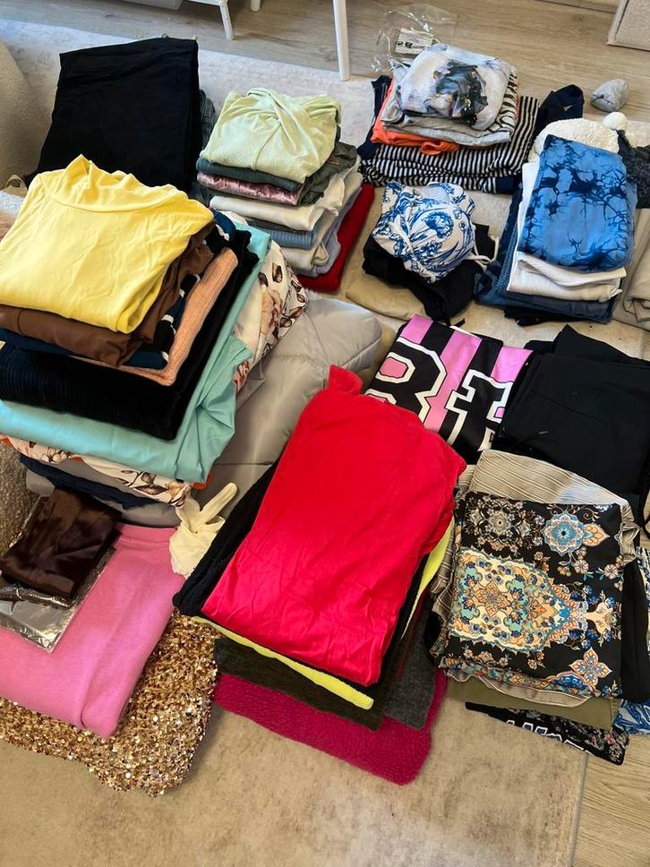 Partij kleding van ongeveer 4 dozen, Kleding | Dames, Overige Dameskleding, Zo goed als nieuw, Ophalen of Verzenden