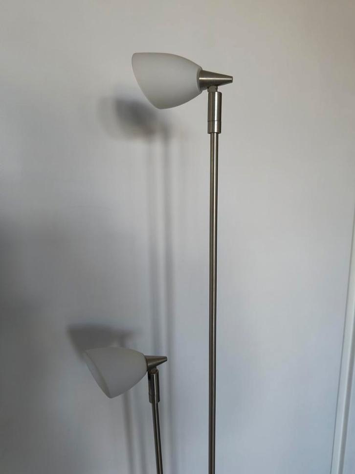 slanke vloerlamp met 2 lampjes en dimmer hoogte 150 cm, Huis en Inrichting, Lampen | Vloerlampen, Gebruikt, 150 tot 200 cm, Glas