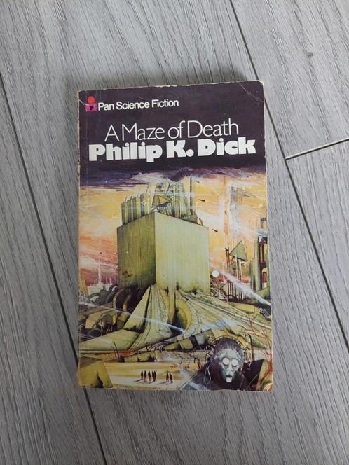 A maze of death Philip K. Dick schaarse cover Pan SF 1973, Boeken, Science fiction, Gelezen, Ophalen of Verzenden