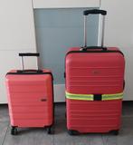 2 x Reiskoffers / Reistrolley, Ophalen of Verzenden, Zo goed als nieuw, Hard kunststof, Slot