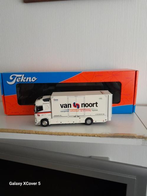 VOLVO FH Verhuiswagen V.Noort Tekno, Hobby en Vrije tijd, Modelauto's | 1:50, Nieuw, Bus of Vrachtwagen, Tekno, Ophalen of Verzenden